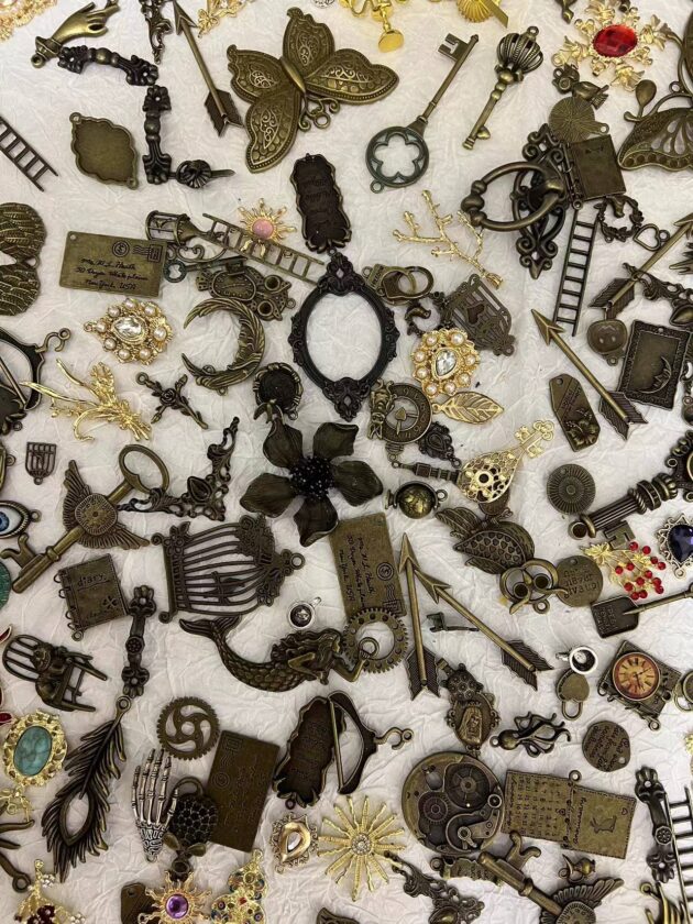 Metal accessories large set 750g and vintage wood box set - Image 3