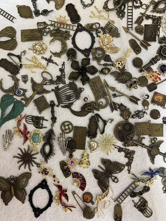 Metal accessories large set 750g and vintage wood box set - Image 2
