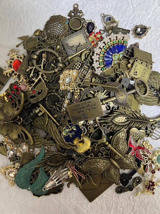 Metal accessories large set 750g and vintage wood box set - Image 6