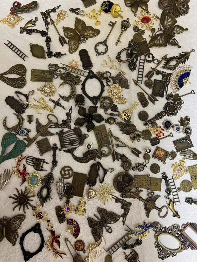 Metal accessories large set 750g and vintage wood box set - Image 4