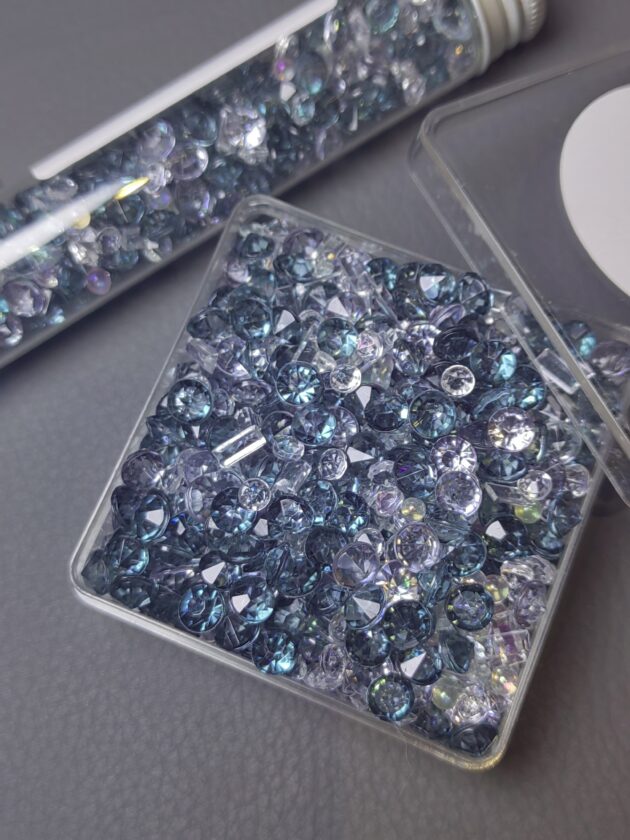 Mixed diamonds